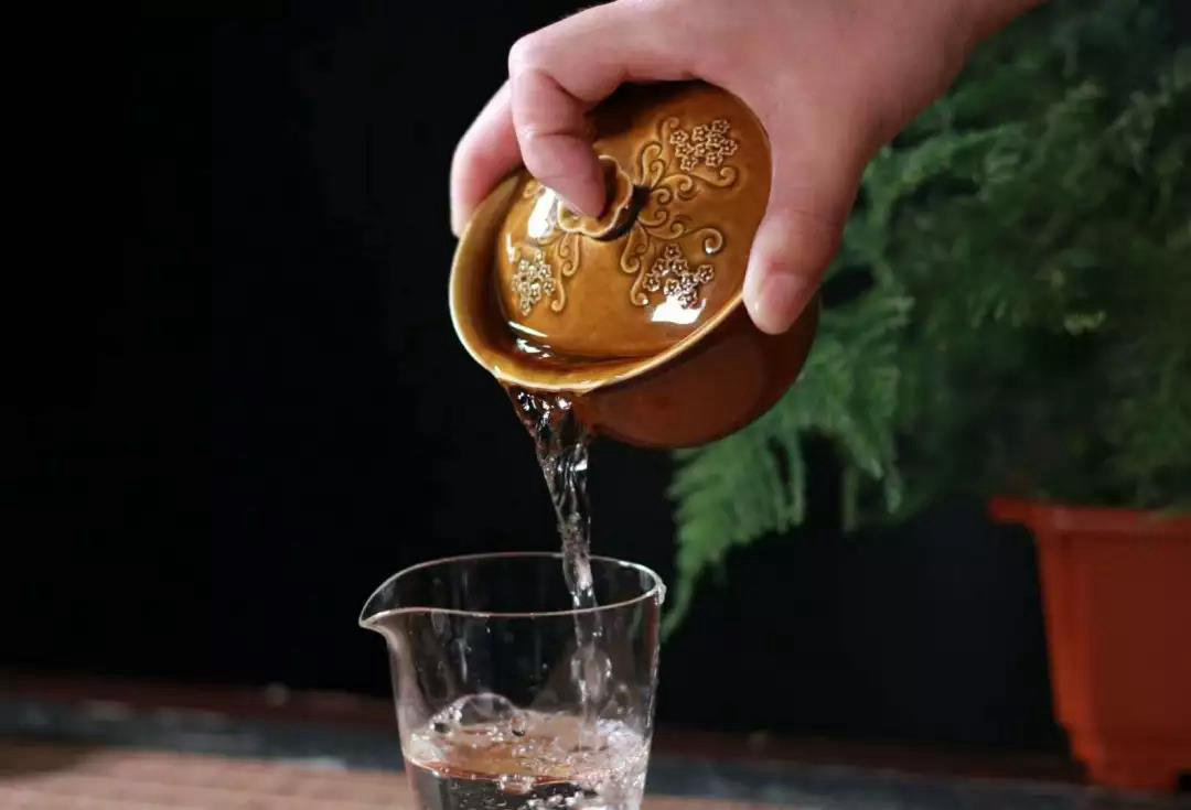 喝好茶，是要用蓋碗的
