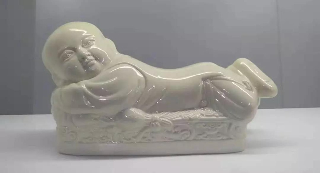 大宋定窯設(shè)計的定窯孩兒枕，與故宮博物院收藏的基本相似